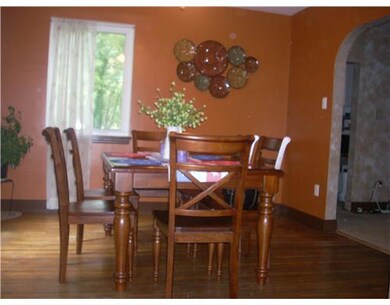 Dining Room. HARDWOOD FLOOR, FLOWING FLOOR PLAN