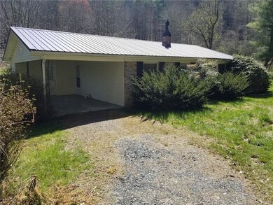 2525 Little Creek Rd, Burnsville, NC 28714 - photo 2