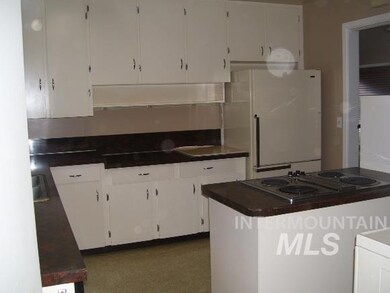 320 W 20th St, Burley, ID 83318 - photo 2