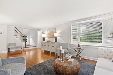 Living Room 004