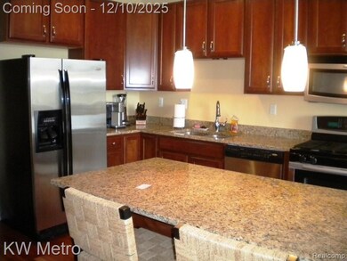 Main North unit 502, Royal Oak, MI 48067 - photo 2