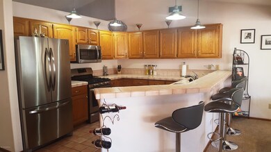 Kitchen breakfast bar