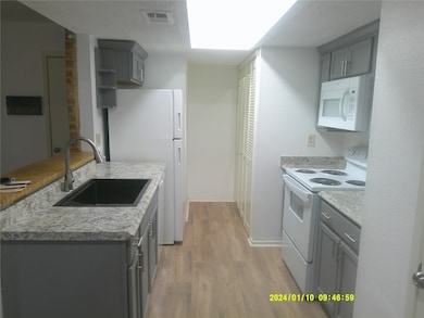 5670 Birchmont Dr unit C, Houston, TX 77091 - photo 6