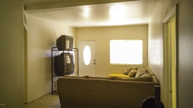 2808 Heatherbrae Front room