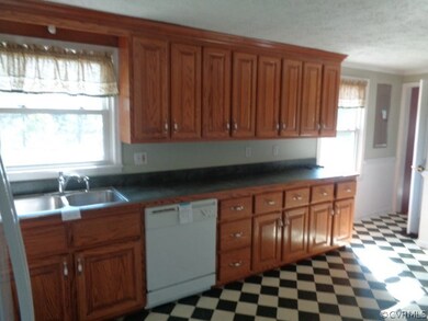 8211 N Henpeck Rd, Quinton, VA 23141 - photo 6