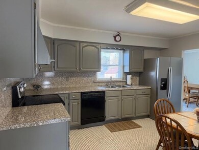 652 Empire Ave, West Babylon, NY 11704 - photo 4