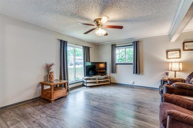 713 Oak Dr, Hurst, TX 76053 - photo 7