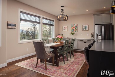 Dining room with sensational views!