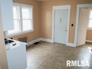 1137 E 15th St, Davenport, IA 52803 - photo 3