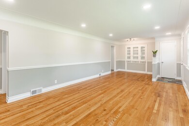 2300 Devonshire Rd, Bloomfield Hills, MI 48302 - photo 5