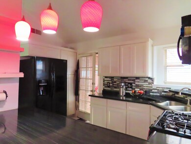 208 Crocker Dr, Horizon City, TX 79928 - photo 4