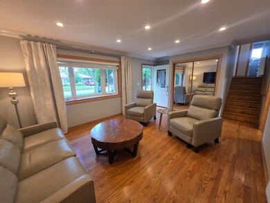 1529 E Lincoln Ave, Des Plaines, IL 60018 - photo 4