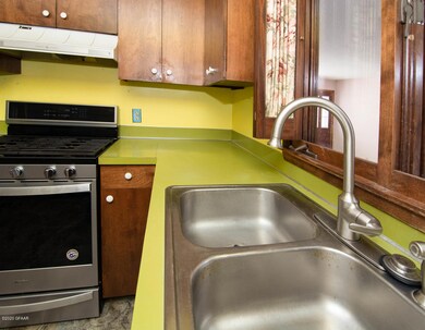 520 5th Ave S Crookston MN-large-006-017