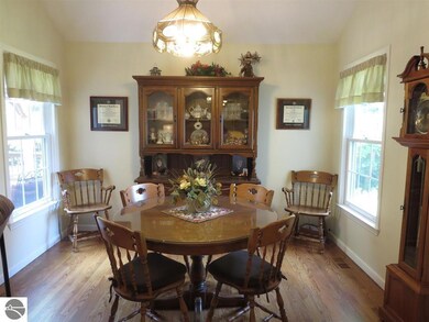 331 N Hoover Ave, Gladwin, MI 48624 - photo 4