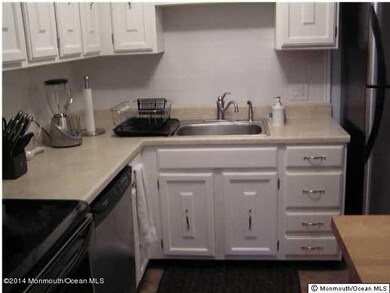 913 Wellington Place unit 913, Matawan, NJ 07747 - photo 2