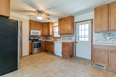 916 E Daggy St, Tuscola, IL 61953 - photo 6