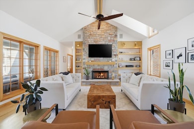 601 N Thornbush Cir, Hartland, WI 53029 - photo 6