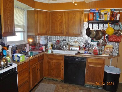 305 5th St, Lincoln, IL 62656 - photo 4