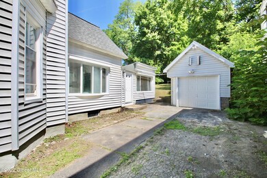 322 Mohawk Ave, Schenectady, NY 12302 - photo 4