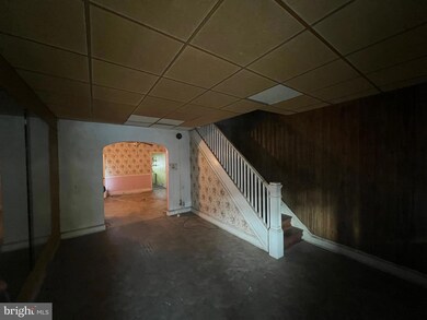 3906 Woodridge Rd, Baltimore, MD 21229 - photo 2