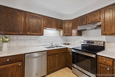 18245 Burnham Ave unit 5, Lansing, IL 60438 - photo 6