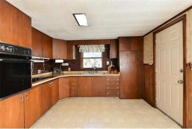 95 Pleasant St, Rockland, MA 02370 - photo 6