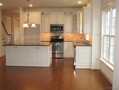 Kitchen w/Granite & Tile Backsplash
(Model Pho