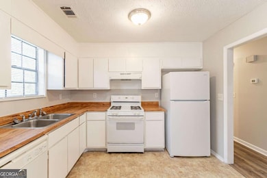 1803 Gingham Ct, Lithonia, GA 30058 - photo 3