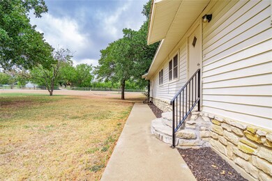 3224 Twin Creeks Dr, Cleburne, TX 76031 - photo 6