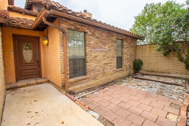 1127 Lois St, Kerrville, TX 78028 - photo 2