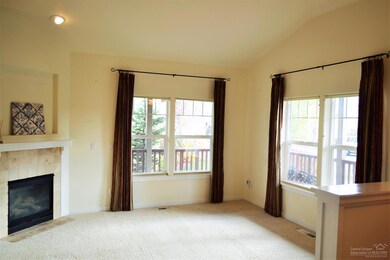 1643 NW Ivy Ave, Redmond, OR 97756 - photo 6