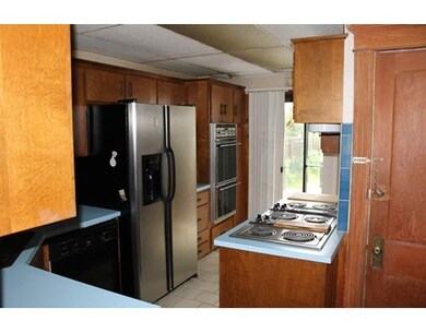 24 Meredith St, Springfield, MA 01108 - photo 7