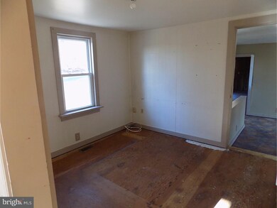 911 Englesville Hill Rd, Boyertown, PA 19512 - photo 3