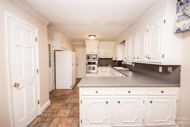 321 Saint Andrews Rd, Statesville, NC 28625 - photo 4