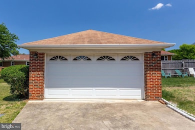 2014 Keating St, Temple Hills, MD 20748 - photo 4