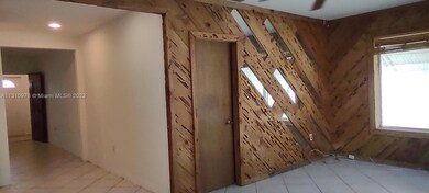 FLORIDA ROOM w/ custom mirror