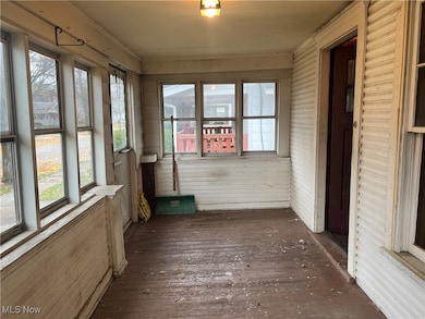 880 Jason Ave, Akron, OH 44314 - photo 4