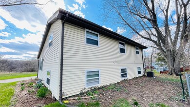 unlisted-address, Carpentersville, IL 60110 - photo 3