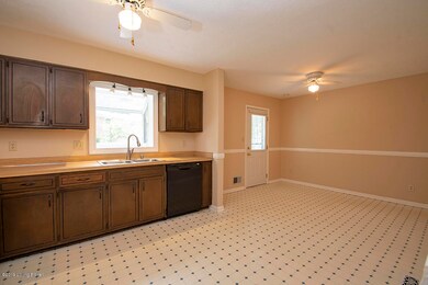 8420 Roseborough Rd, Louisville, KY 40228 - photo 6