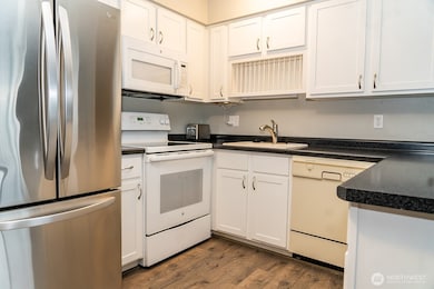 2005 Tibbetts Dr unit 305, Longview, WA 98632 - photo 6