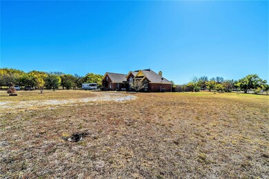 104 Honeysuckle Dr, Decatur, TX 76234 - photo 3
