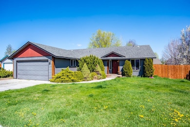 2217 SW Lava Ct, Redmond, OR 97756 - photo 2