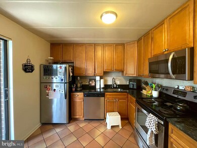132 Roberts Ln unit 202, Alexandria, VA 22314 - photo 6
