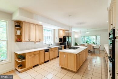 7028 Mountain Gate Dr, Bethesda, MD 20817 - photo 3