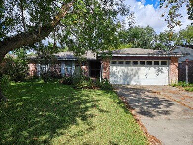 16815 Blackhawk Blvd, Friendswood, TX 77546 - photo 2