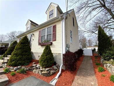 31 Edgewood Ave, Woonsocket, RI 02895 - photo 4