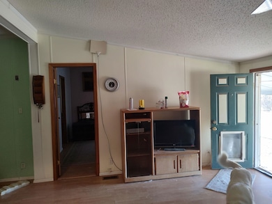 401 Virginia Ave, Walters, OK 73572 - photo 3