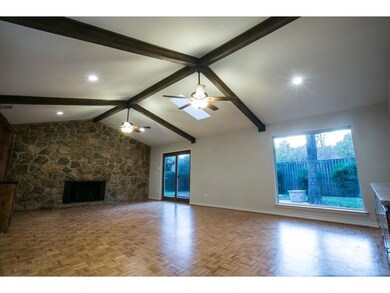 1402 Shady Creek Dr, Euless, TX 76040 - photo 4