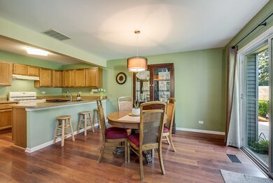 719 Timothy Ct unit 182, East Dundee, IL 60118 - photo 2