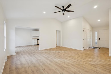 08-20220-Hubbard-St-Windowstill